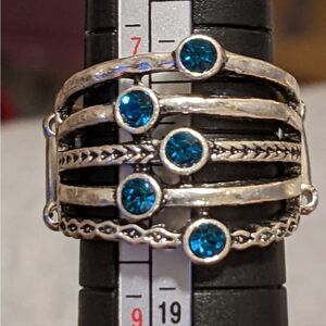 Fashion layered ring w/designs & blue crystals with stretch band